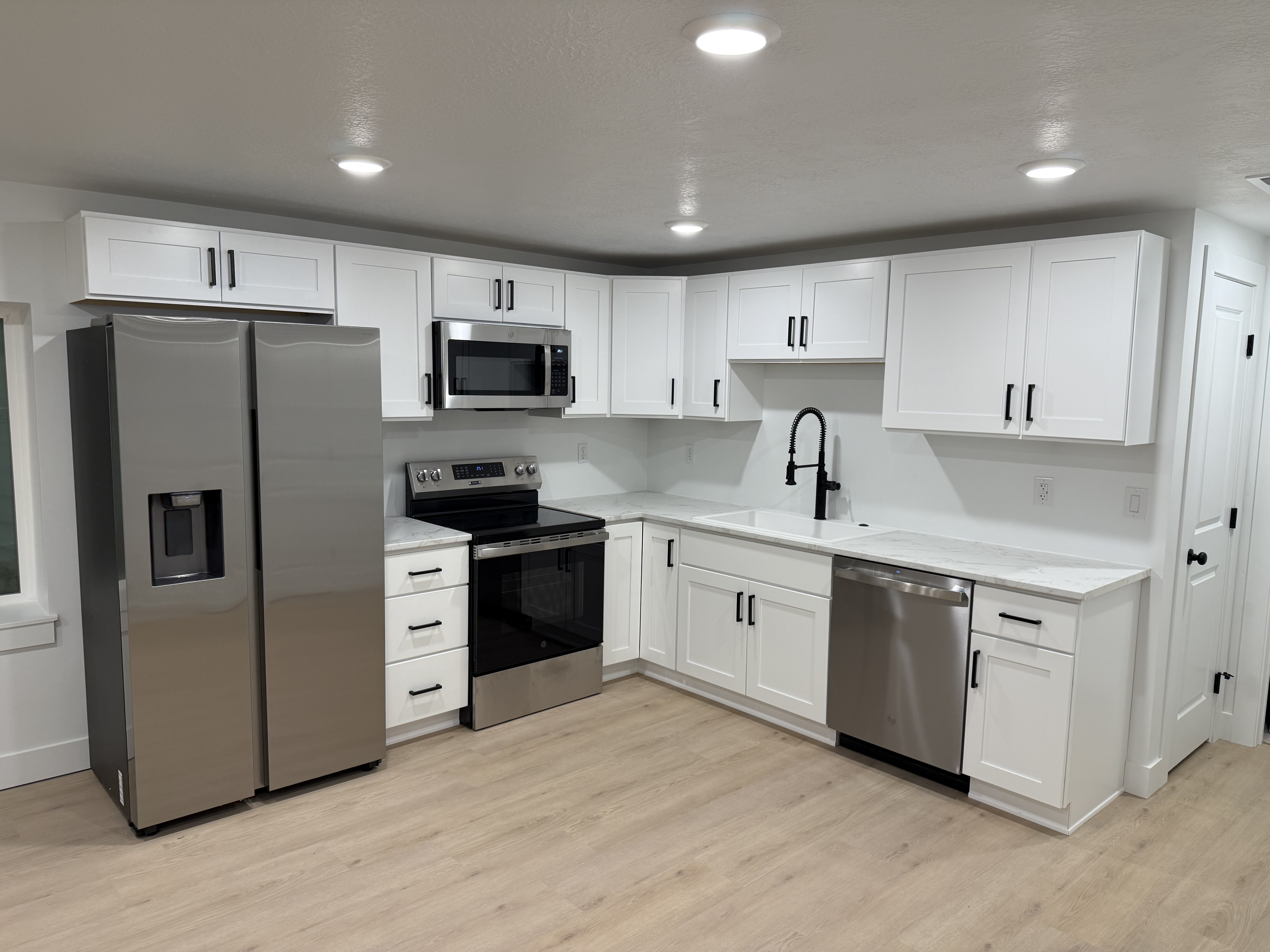 Mapleton In-Law/Basement: 103 N DAWN ST