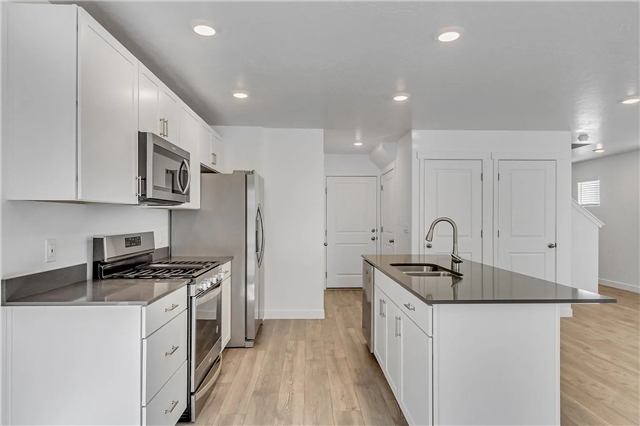 Saratoga Springs Single Room: 597 N Scuttlebutt Ln