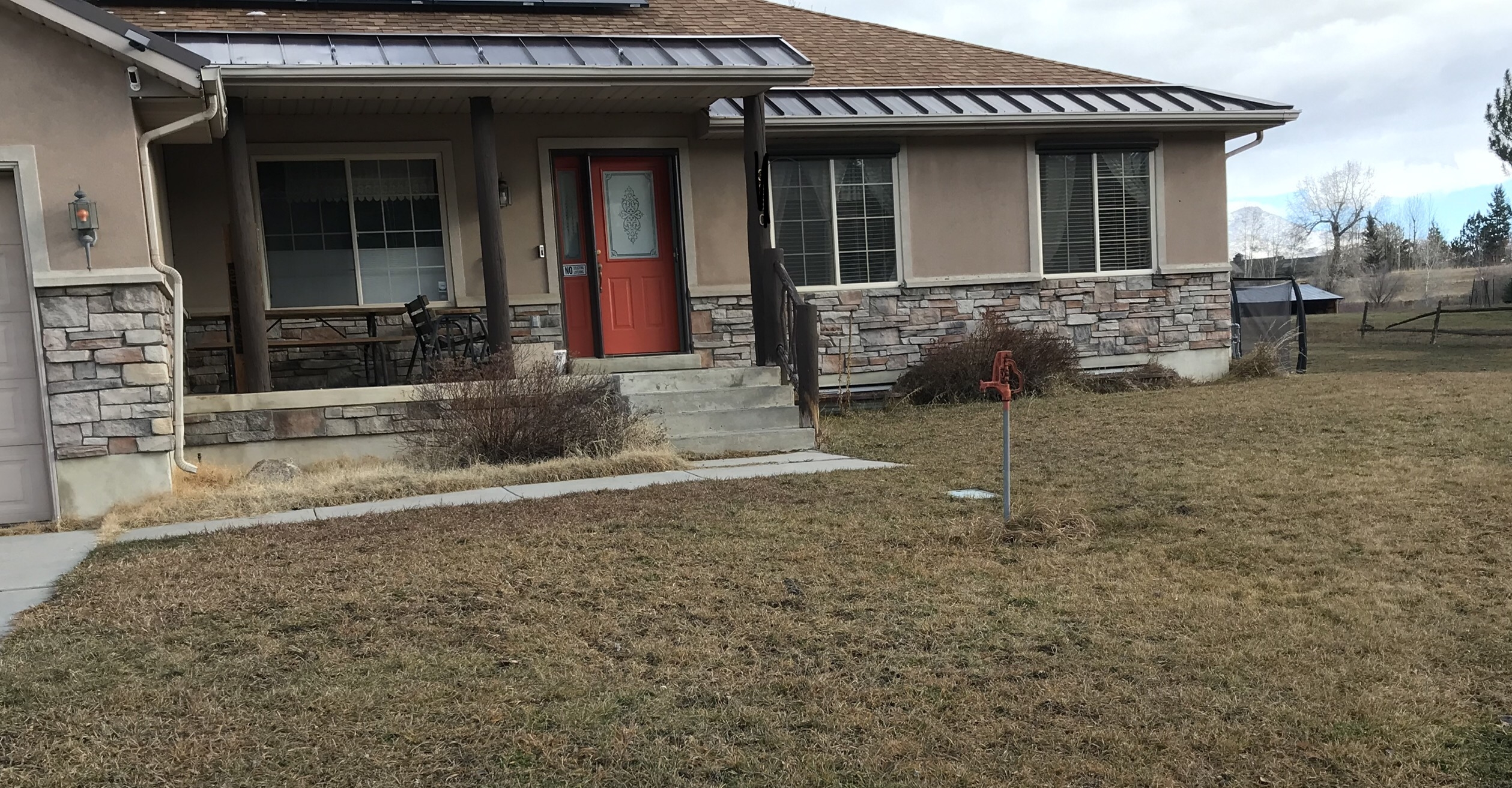 Eden Townhome: N River Dr