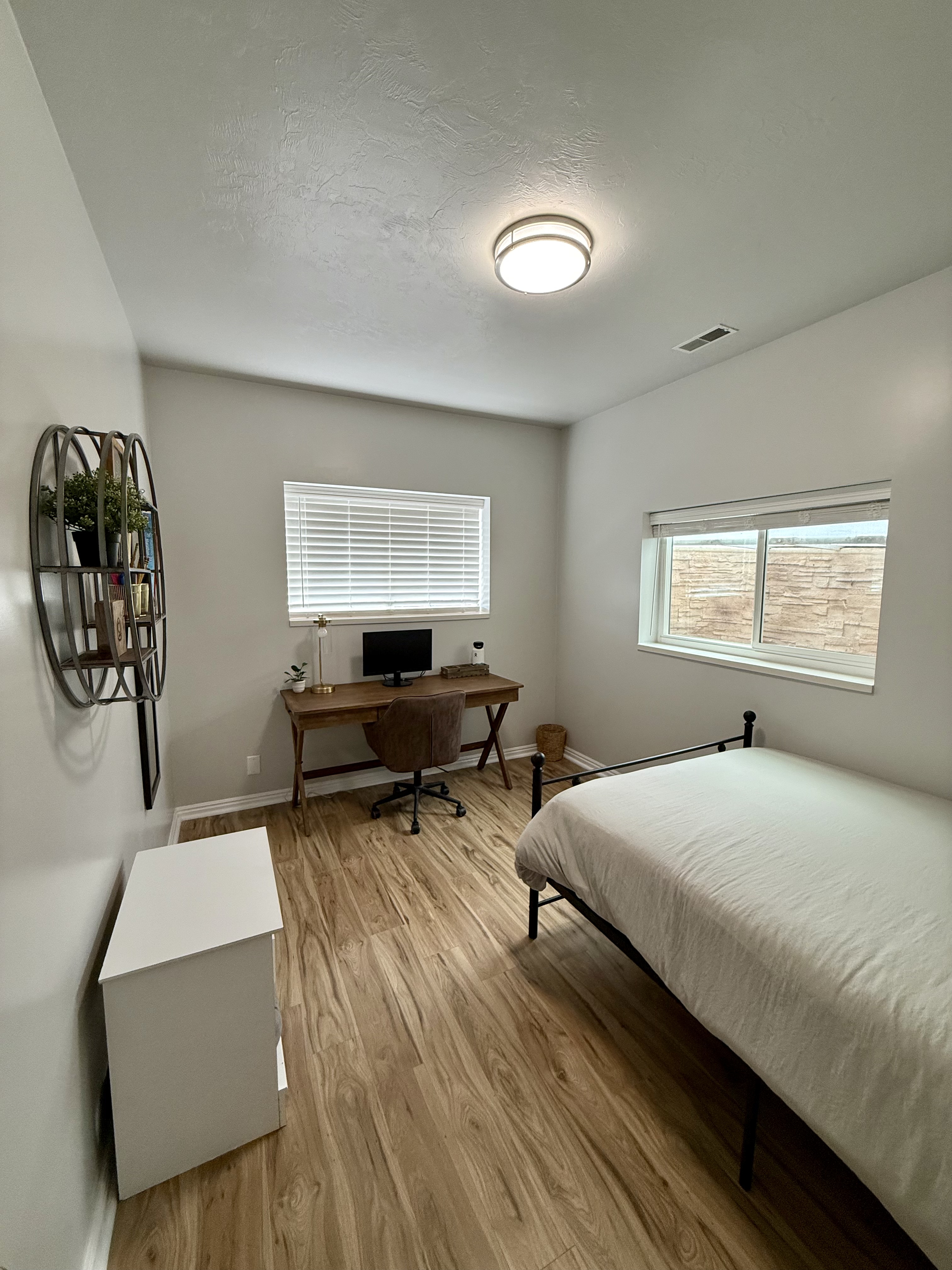 Riverton Single Room: 12011 S Lampton View Dr