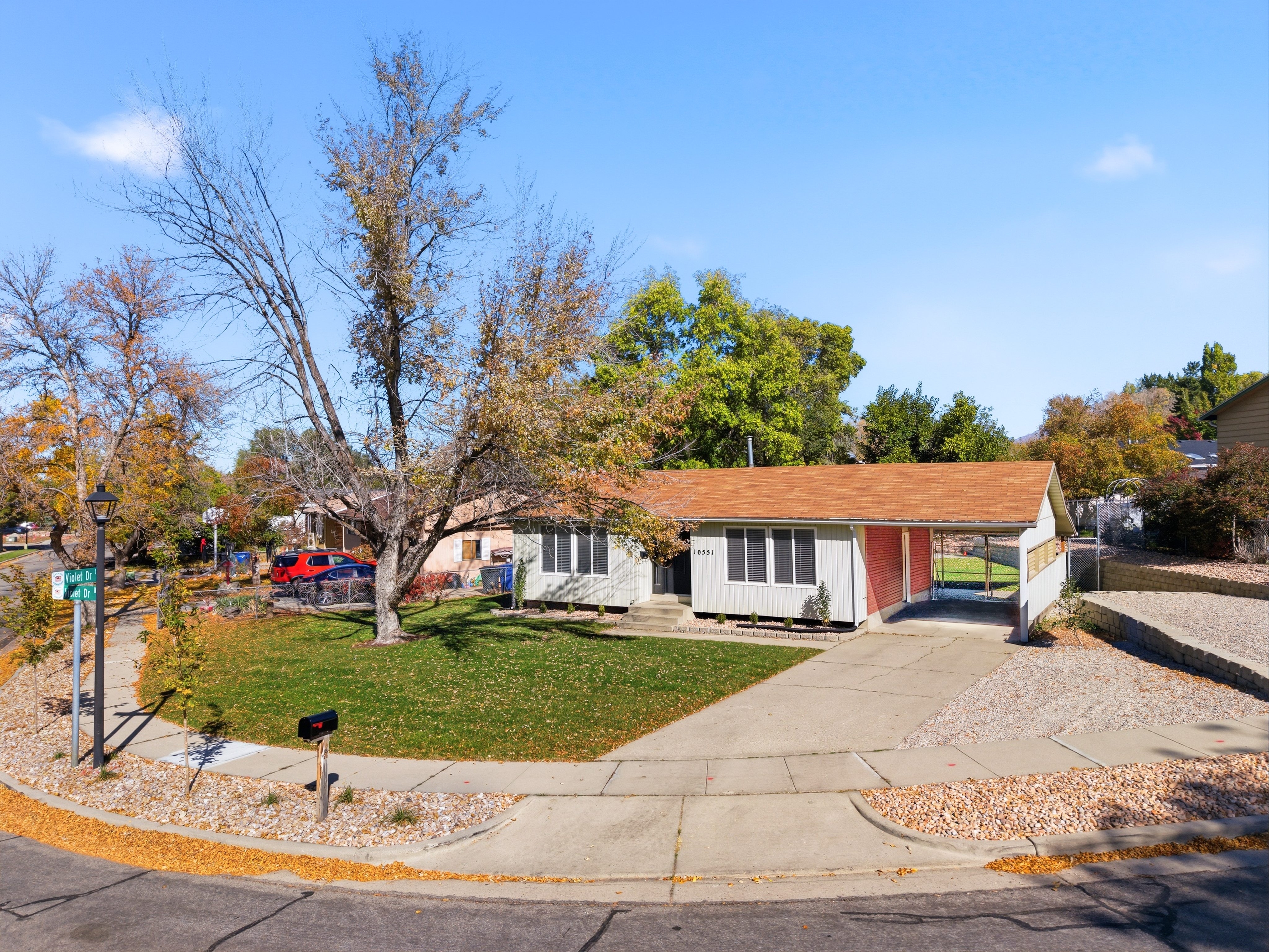 Sandy House: 10551 S Violet Dr