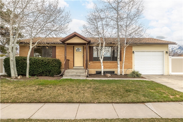 Midvale House: 7523 S Casa Negra Cir