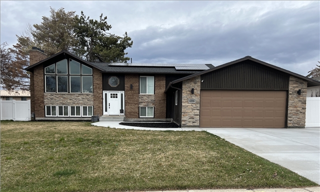 Sandy House: 1391 E Ridgemark Dr