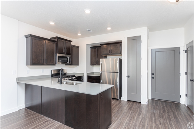 Lehi Townhome: 2277 N Sunmore Way