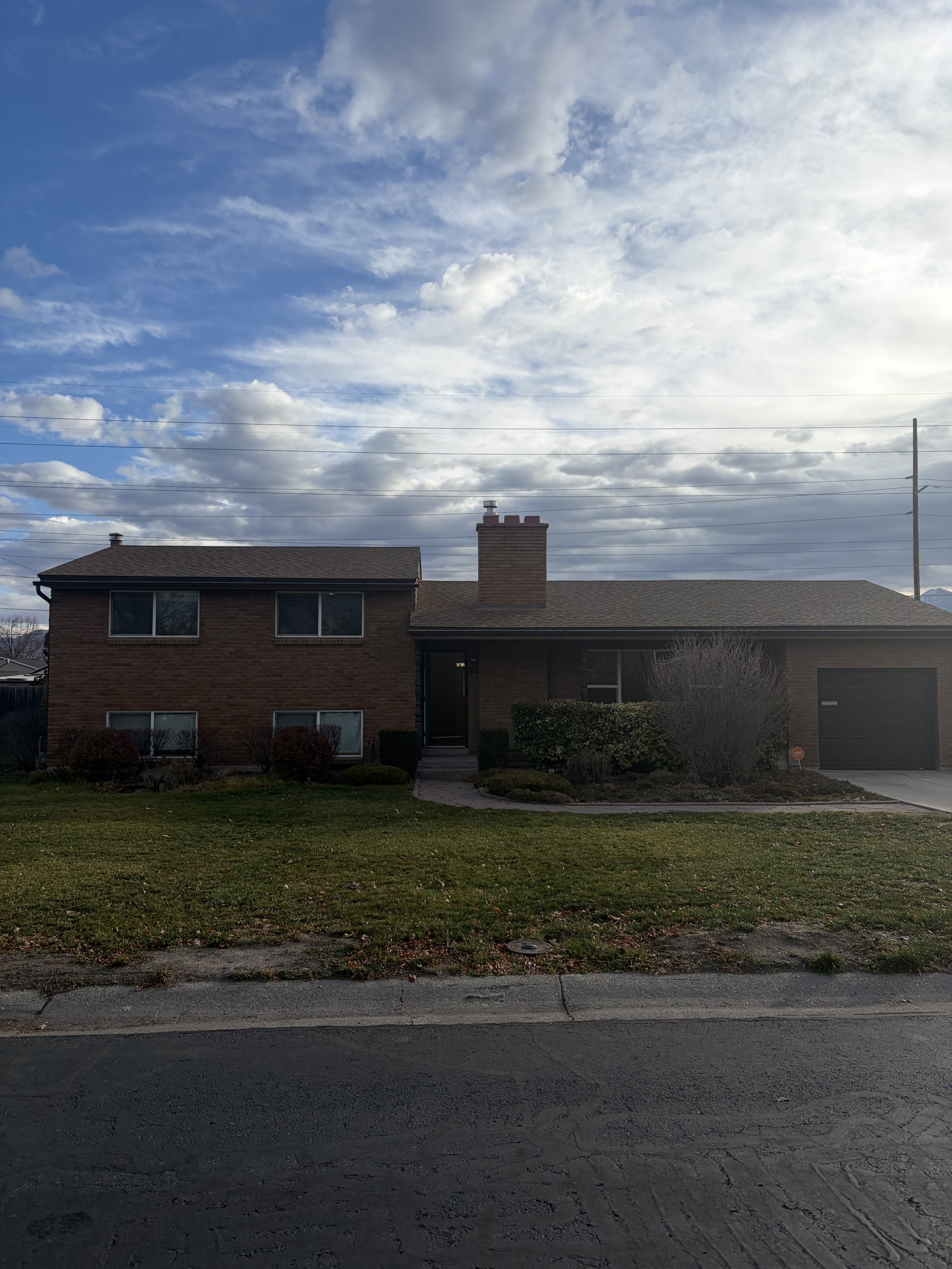 West Valley City House: 3747 S Lee Maur St
