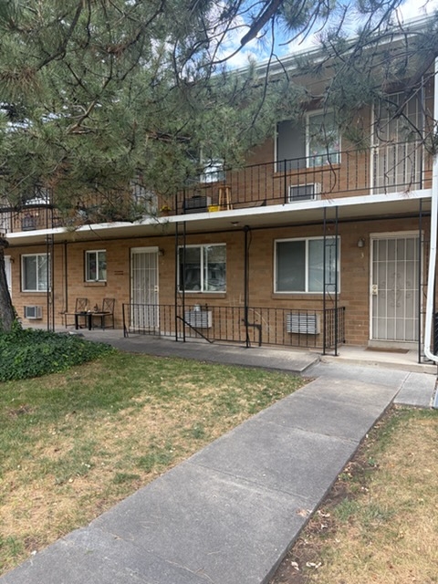Holladay Apartment: 4655 S Locust Ln