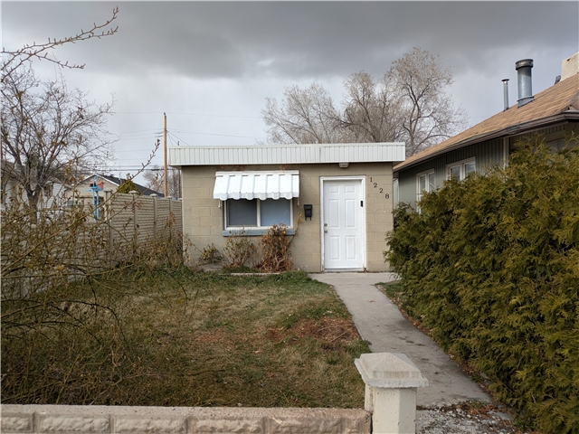 Salt Lake City House: 1228 W 700 S