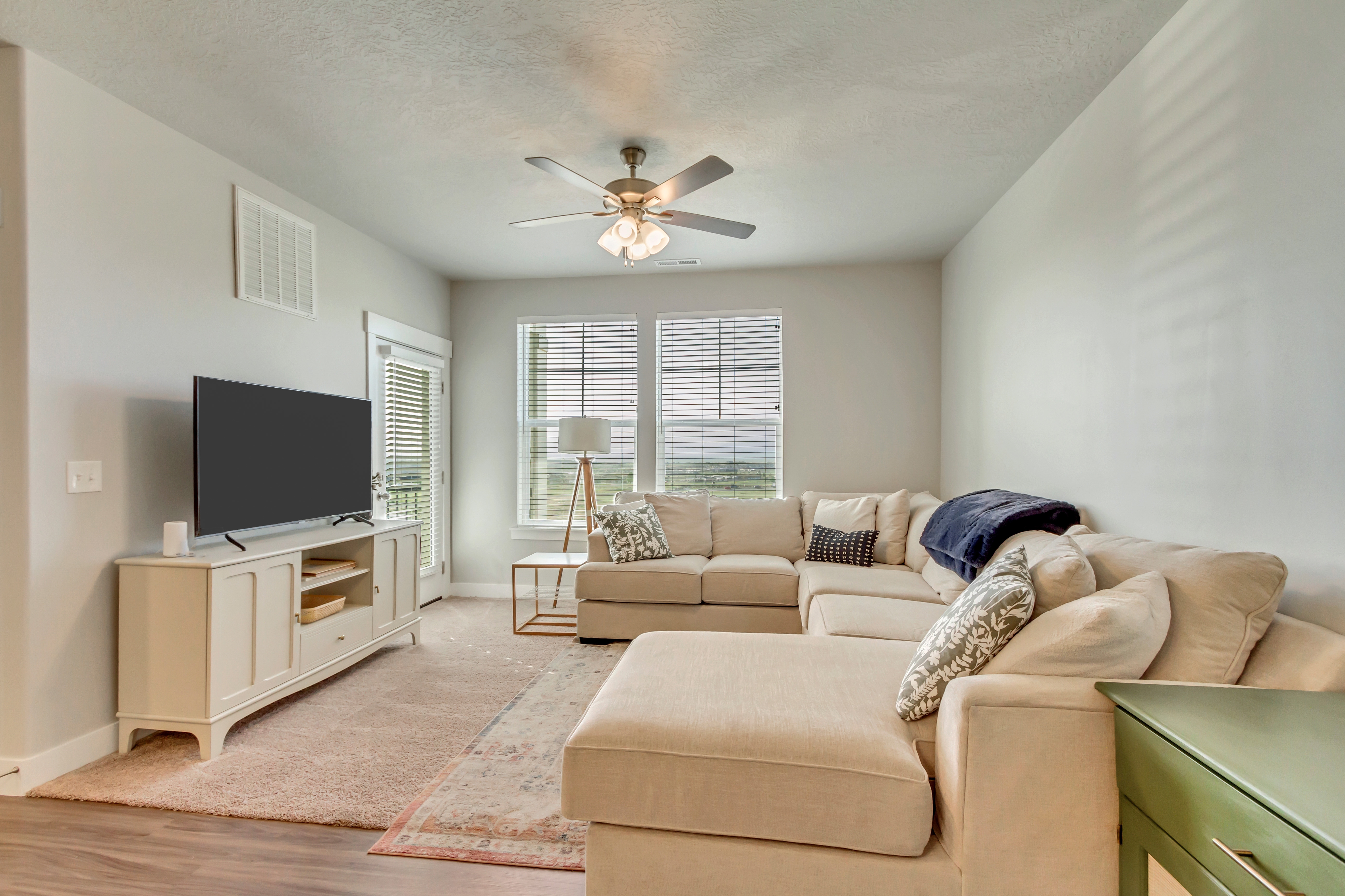 Saratoga Springs Condo: 927 W Coral Charm Way