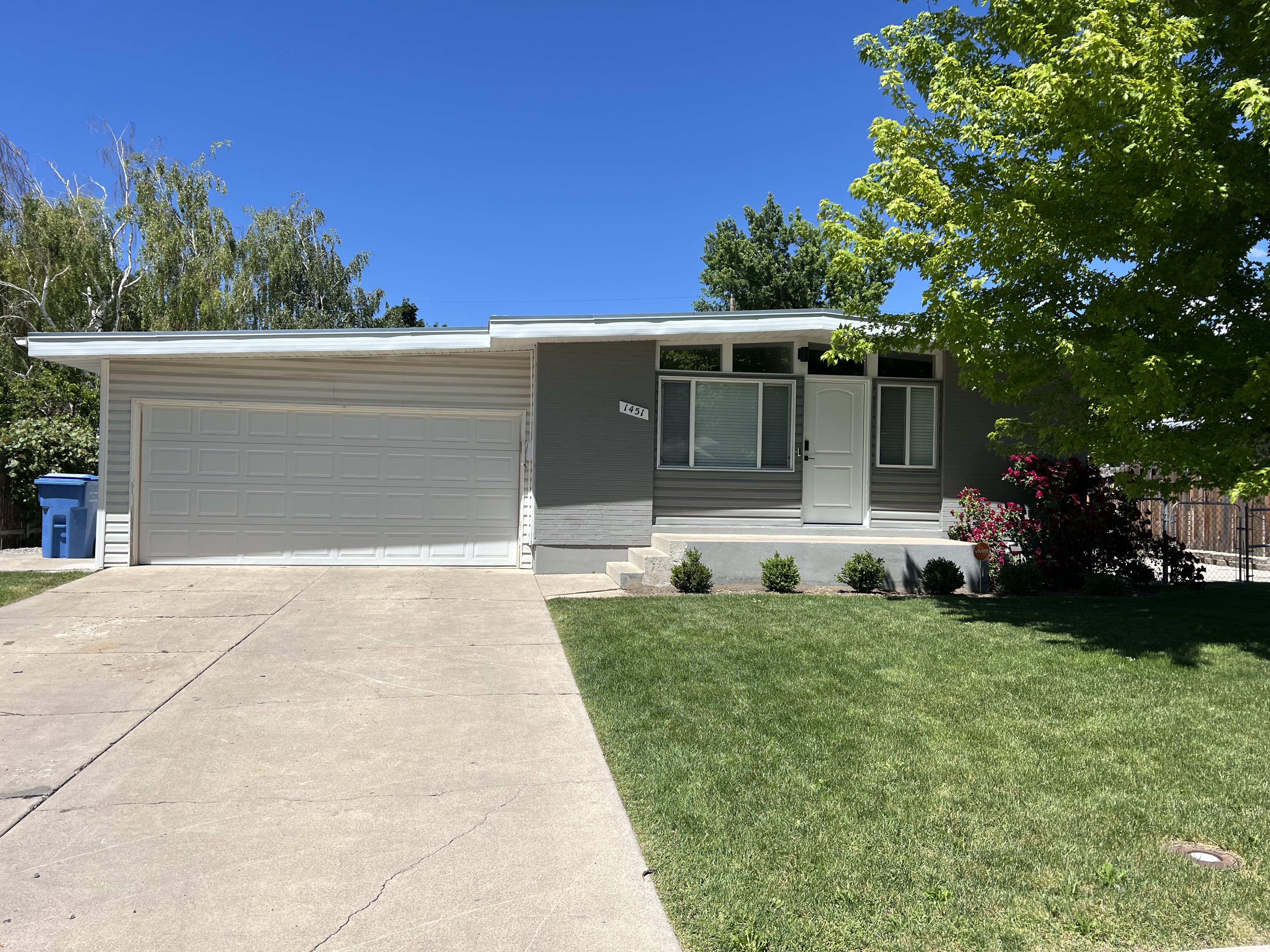 Logan House: 1451 Lynnwood Ave