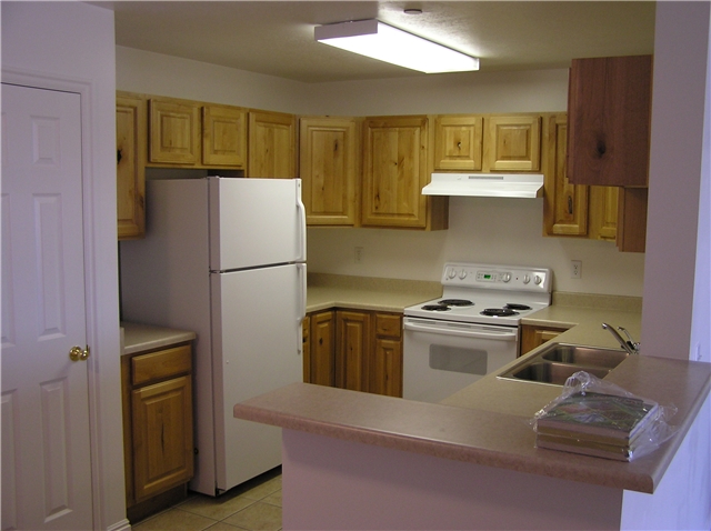 Layton Condo: 541 Rosewood Way