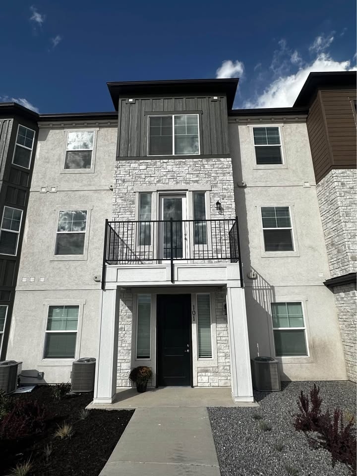 Herriman House: 6507 W Skyline Loop Ln