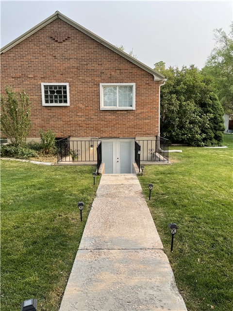 Orem House: 926 S Main St