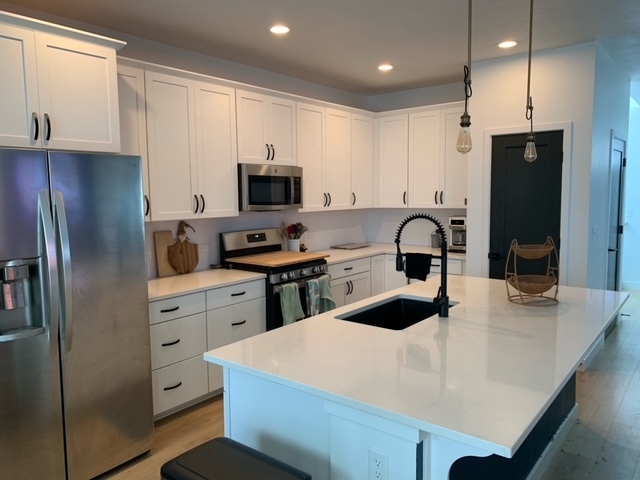 South Jordan House: 10692 S Kestrel Rise Rd
