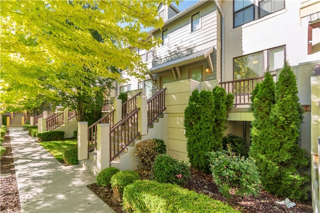 South Jordan Townhome: 11388 S Okanogan Ln