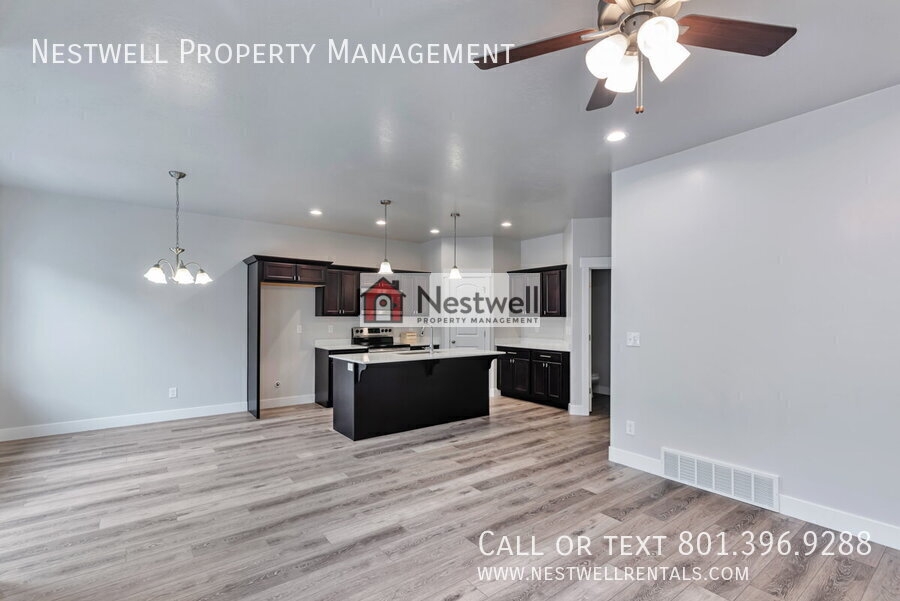 Lehi Townhome: 3894 W 1650 N