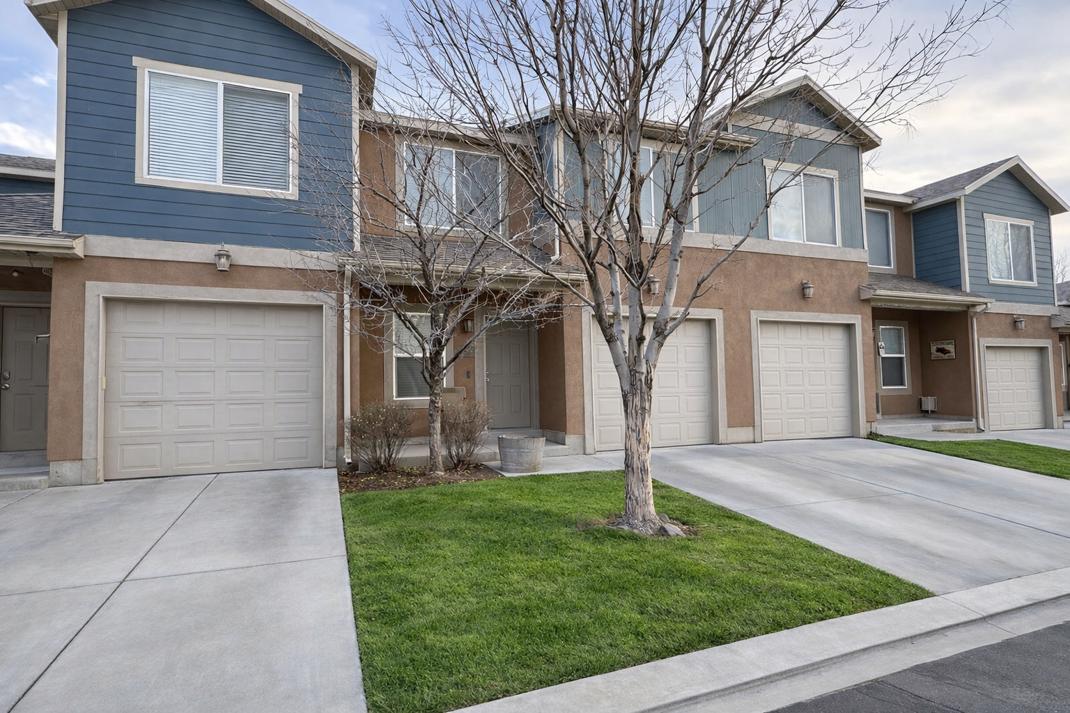 Herriman Townhome: 5023 W Slate St
