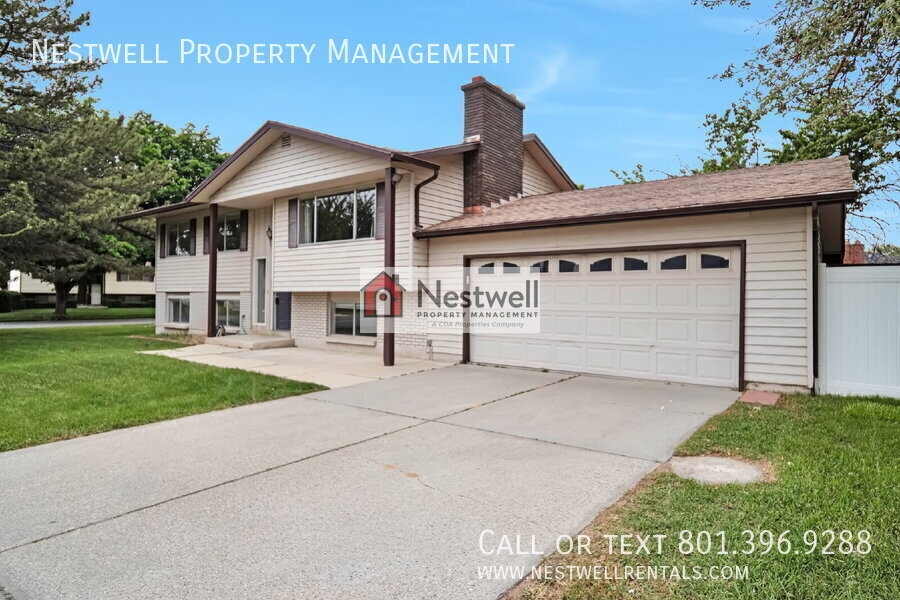 Sandy House: 815 E Dusty Rock Pl