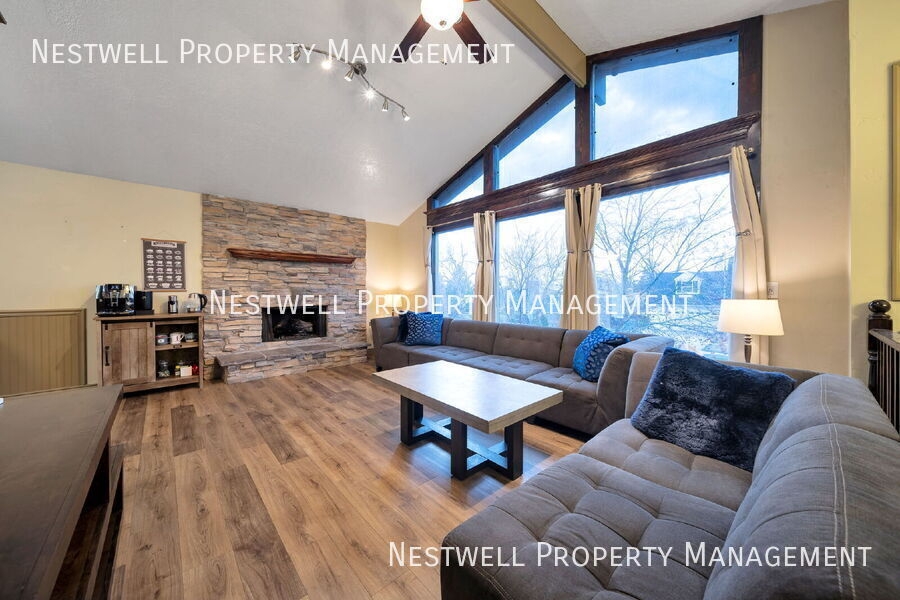 Sandy House: 8419 S Grambling Way