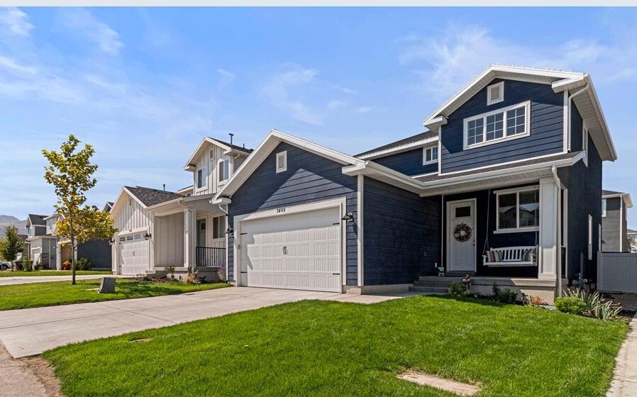 Eagle Mountain House: 7499 N Hutch Ln
