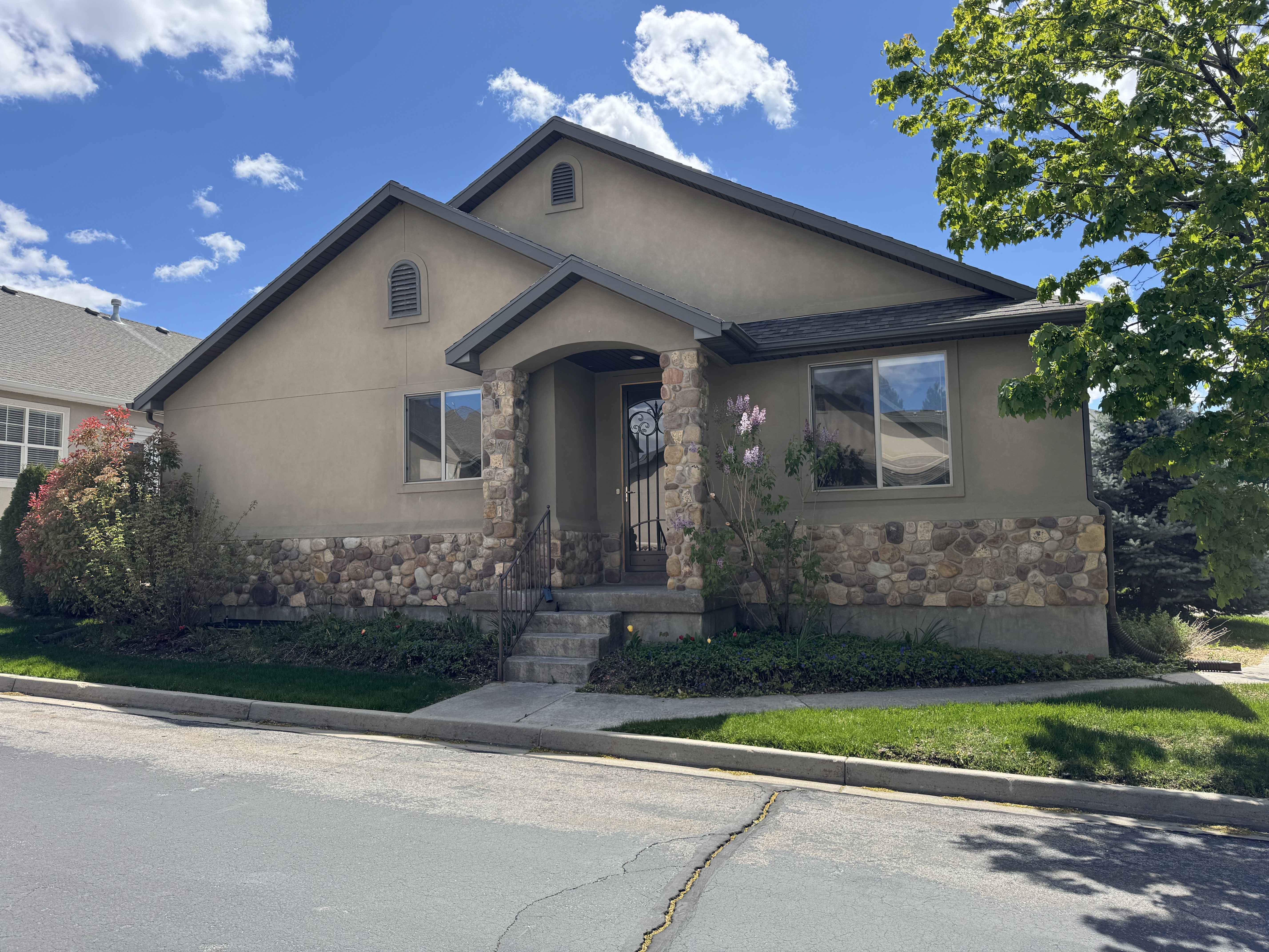 Sandy House: 11341 S Silver Buckle Way