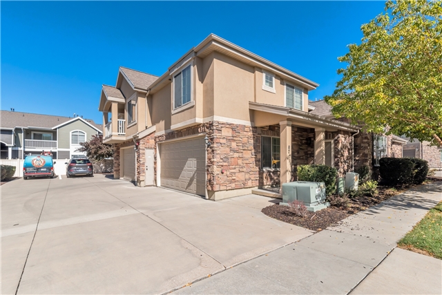Draper Townhome: 87 E Bridle Villa Dr