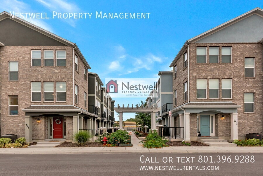 Riverton Townhome: 1811 W Torlundy Dr