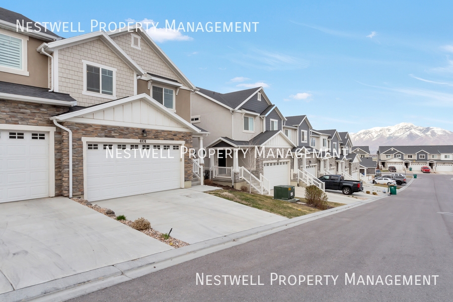 Herriman Townhome: 4874 W Spire Way