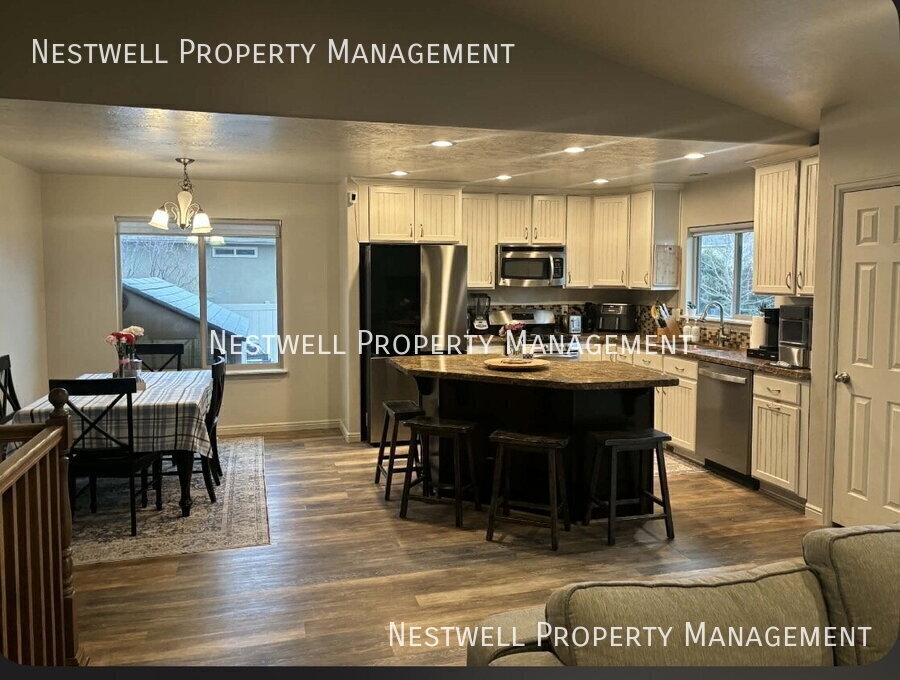 Farmington House: 2101 Burke Ln