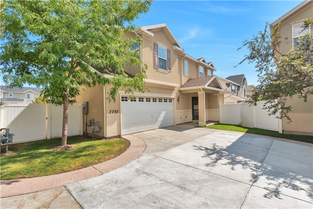 West Jordan House: 7707 S Yellowwood Ln