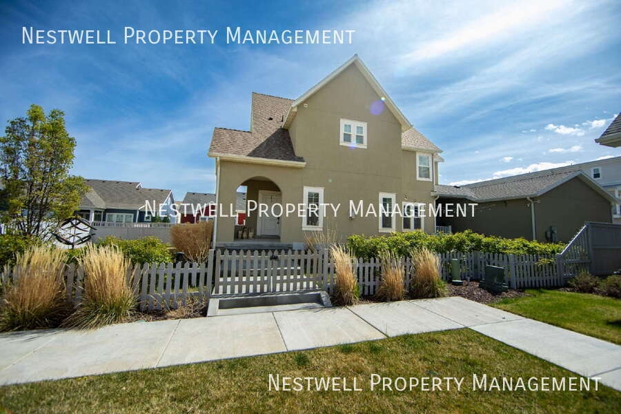 South Jordan House: 10896 S Gresham Dr