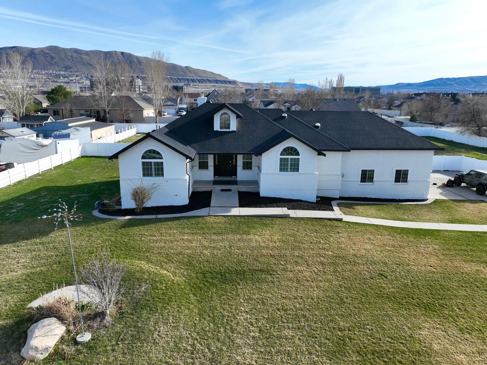 Draper House: 353 W Redberry Rd