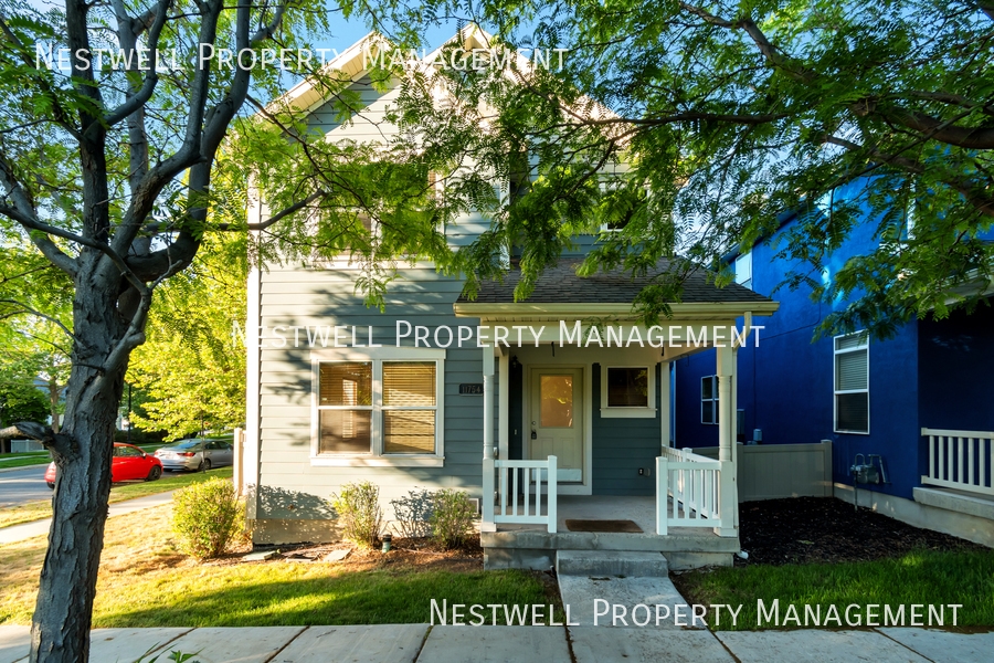 South Jordan House: 11754 S Oakmond Rd
