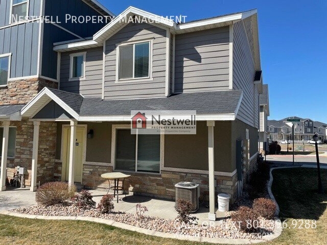 Vineyard Townhome: 284 N 725 E