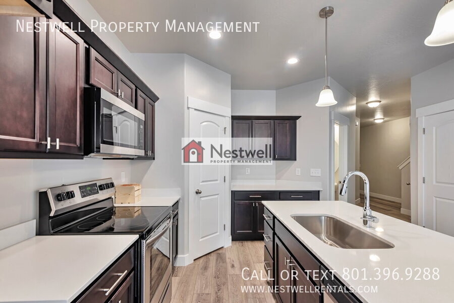 Lehi Townhome: 3894 W 1650 N