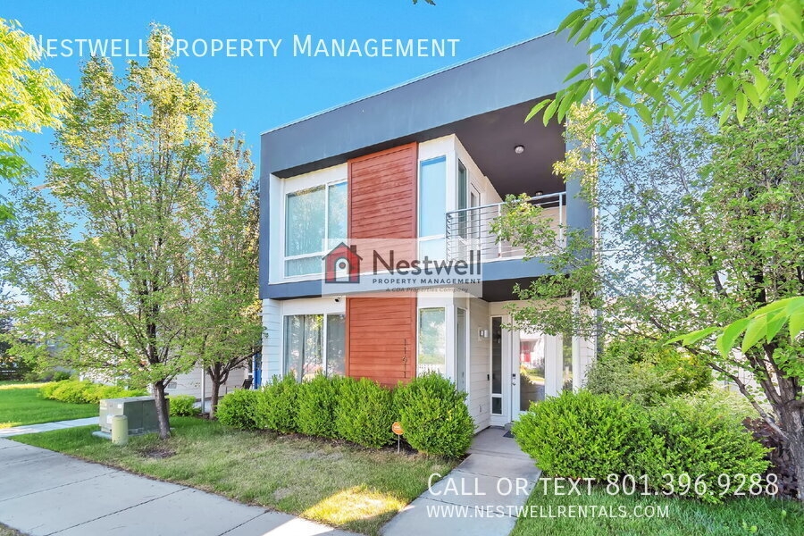 South Jordan House: 11611 S Alexandria Dr