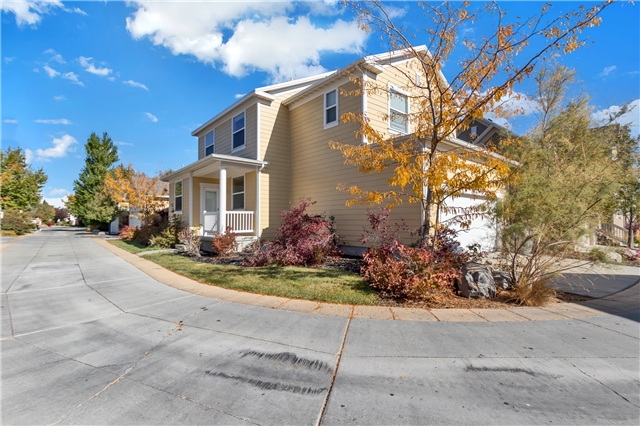 South Jordan House: 11536 S Oakmond Rd