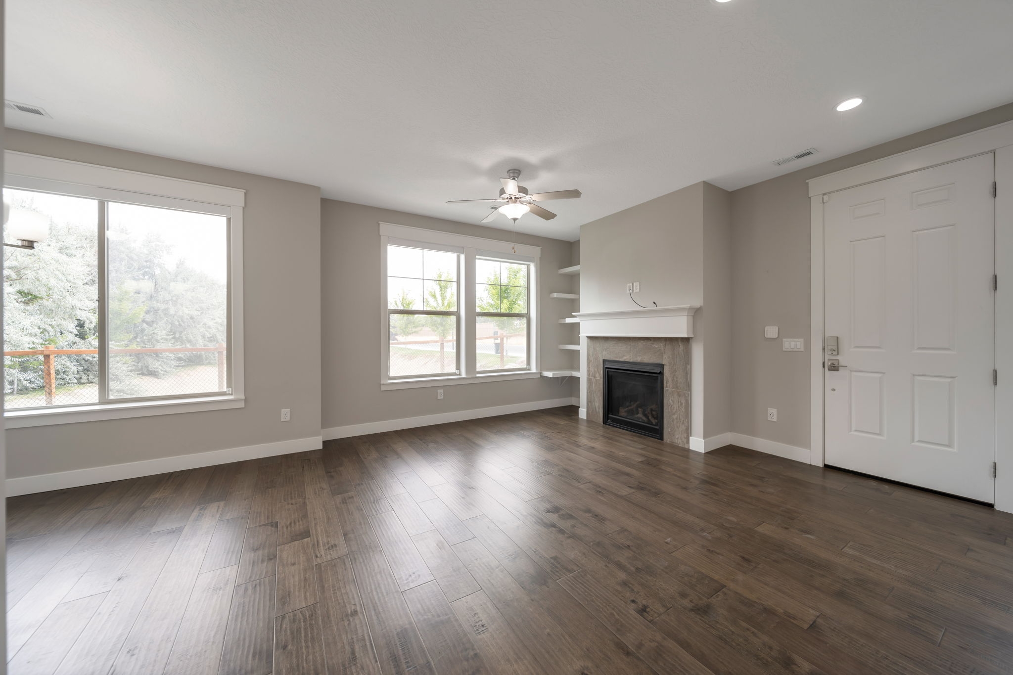 Sandy Townhome: 10334 S Beetdigger Blvd