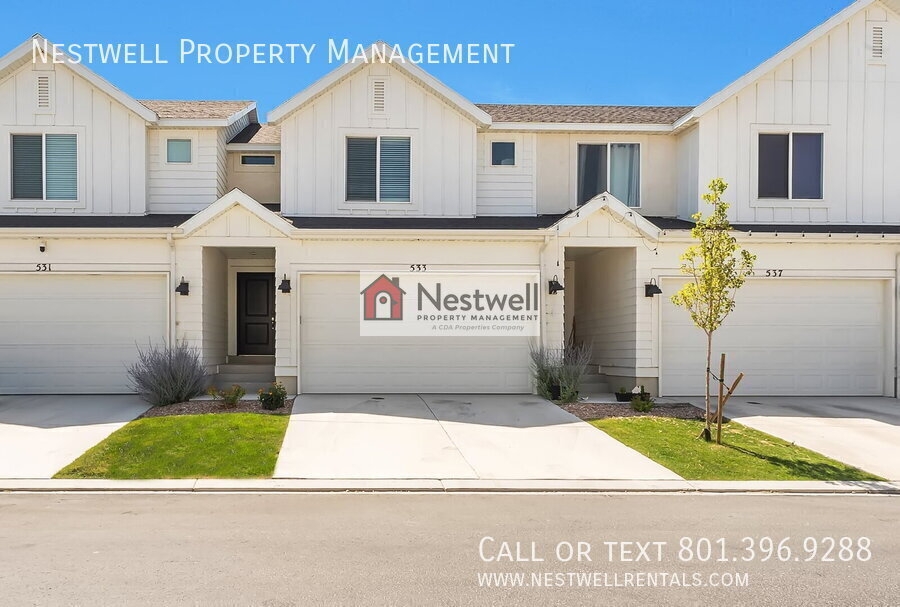 Saratoga Springs Townhome: 533 N Helmsman Ln