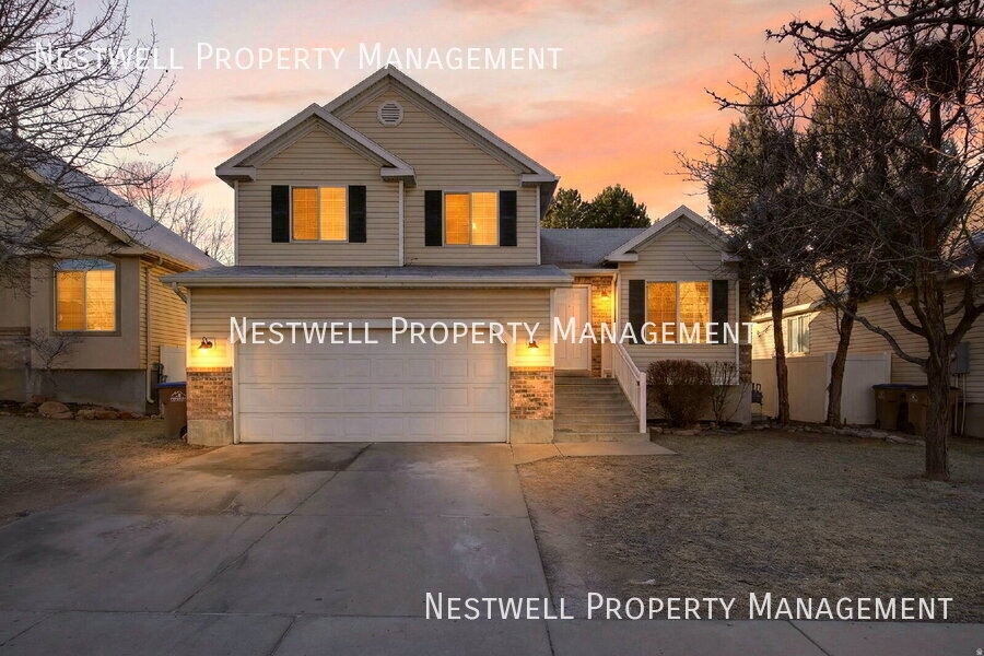 Draper House: 269 W Beverlee Ann Dr