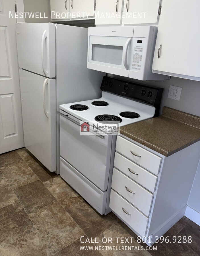 Bountiful Apartment: 230 W Center St Apt 23