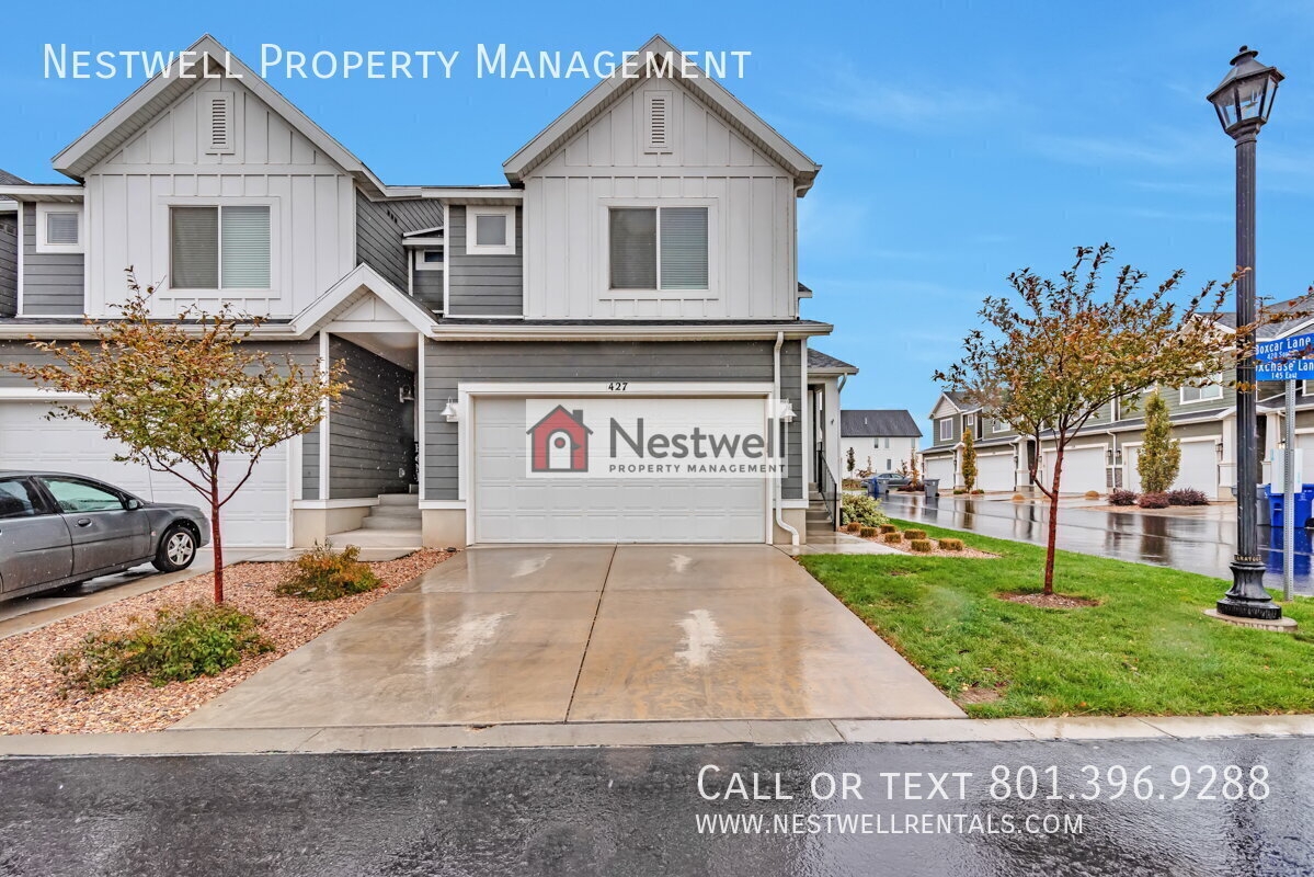 Saratoga Springs Townhome: 427 S Fox Chase Ln