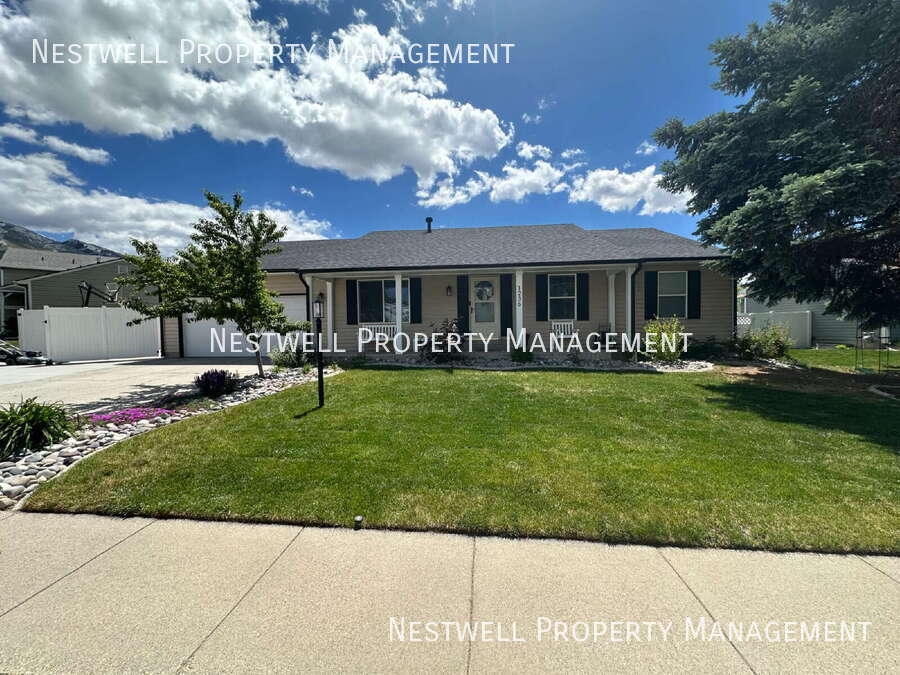 Sandy House: 1236 E Cedar Ridge Rd