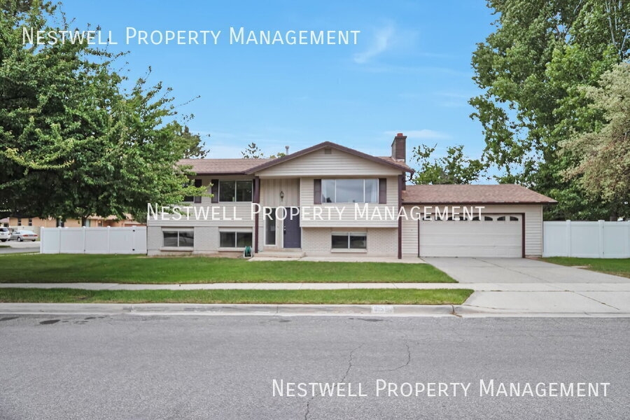 Sandy House: 815 E Dusty Rock Pl
