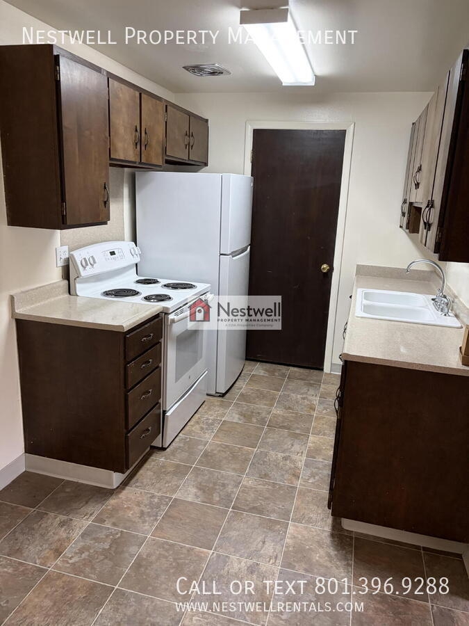 Bountiful Apartment: 230 W Center St Apt 14
