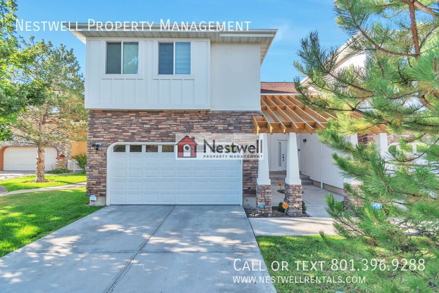 Sandy Townhome: 194 E White Spruce Cv