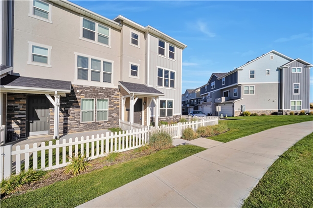 Herriman Townhome: 13302 S Shady Park Ln