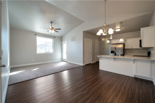 Vineyard Condo: 762 N 260 W