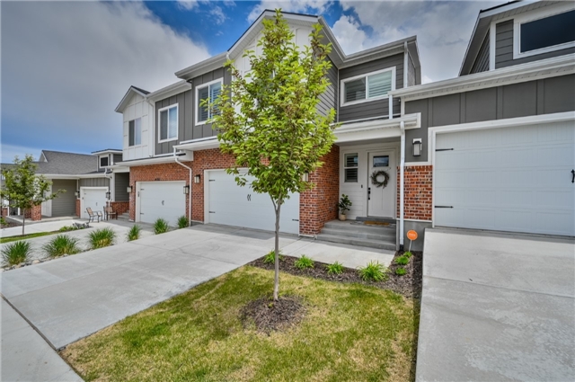 Herriman Townhome: 14339 S Bella Vea Dr