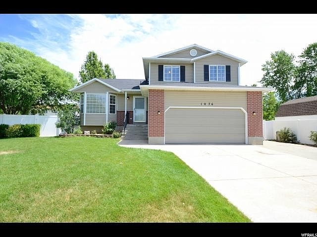 Layton House: 1076 N 2575 W