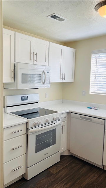 Murray Apartment: 4545 S Arcadia Green Way